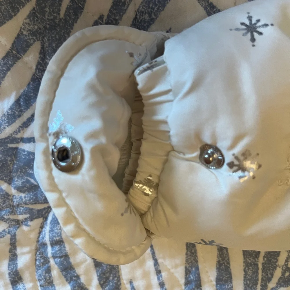 Carters snowsuit - Picture 4 of 4